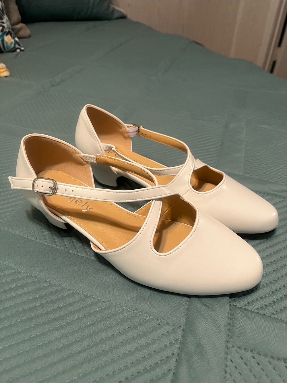Women's Low Chunky Heel Pumps, Cross Strap, Closed Toe Dress Shoes